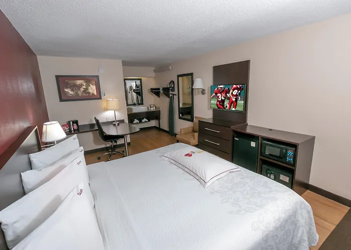 Red Roof Inn Plus + Boston - Framingham